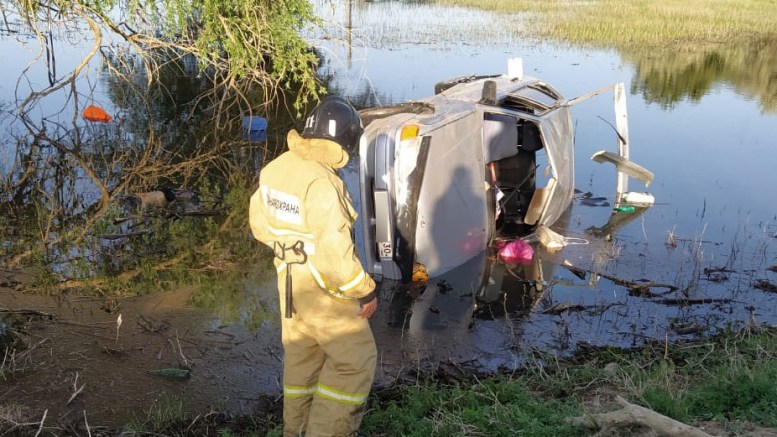 вода Под Астраханью погиб водитель упавшего в воду автомобиля