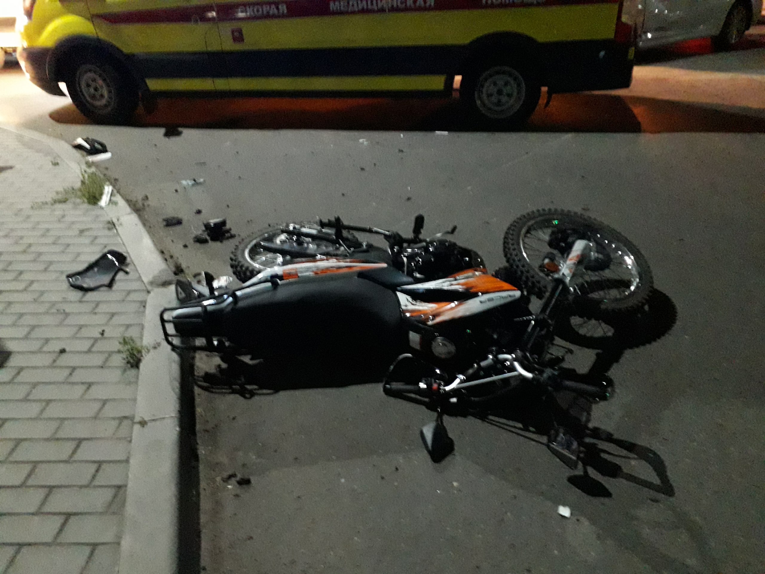 В сочи разбился мотоциклист. Авария в Астрахани на мотоцикле. ДТП В Астрахани с мотоциклом. ДТП Астрахань мотоциклист.