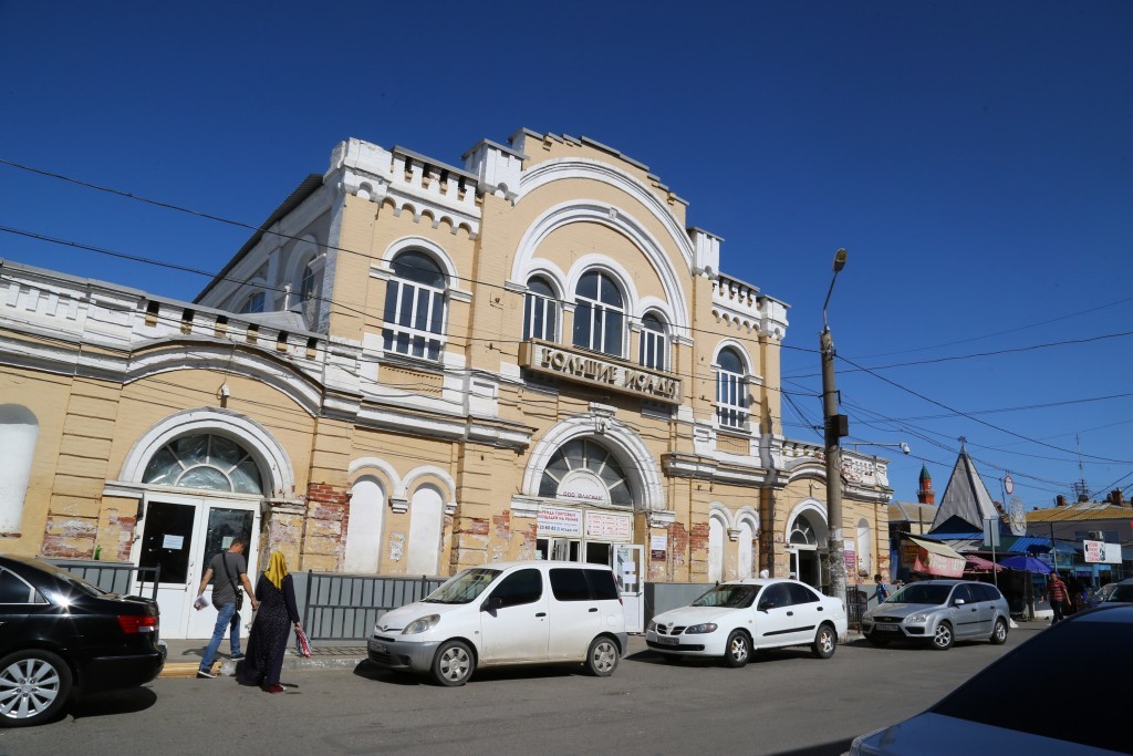 Большие исады. Большие Исады Астрахань. Астрахань большие Исады красная набережная. Большие Исады в Астрахани корпус. Большие сады рынок Астрахань.