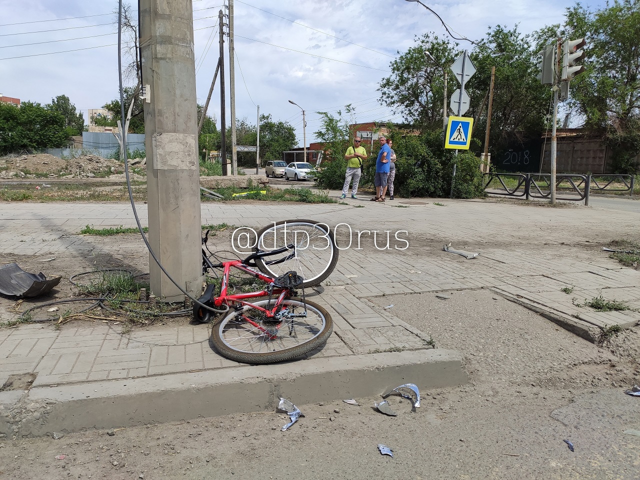 В Астрахани в столкновении двух авто пострадал 15-летний велосипедист |  02.06.2021 | Астрахань - БезФормата