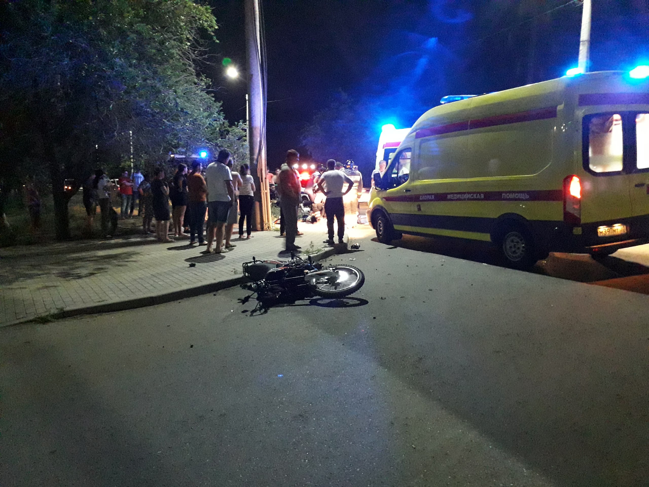 мотоциклист 3 В Астрахани в жестком ДТП с иномаркой погиб мотоциклист