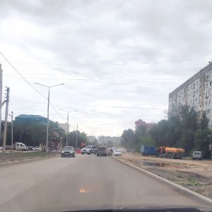 2 В Астрахани недавно отремонтированную улицу раскопали коммунальщики