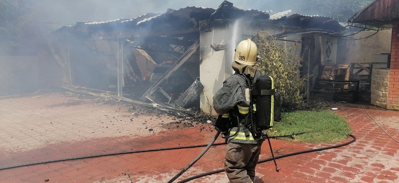 29 июня 1 В Астраханской области сгорели три здания и два автомобиля