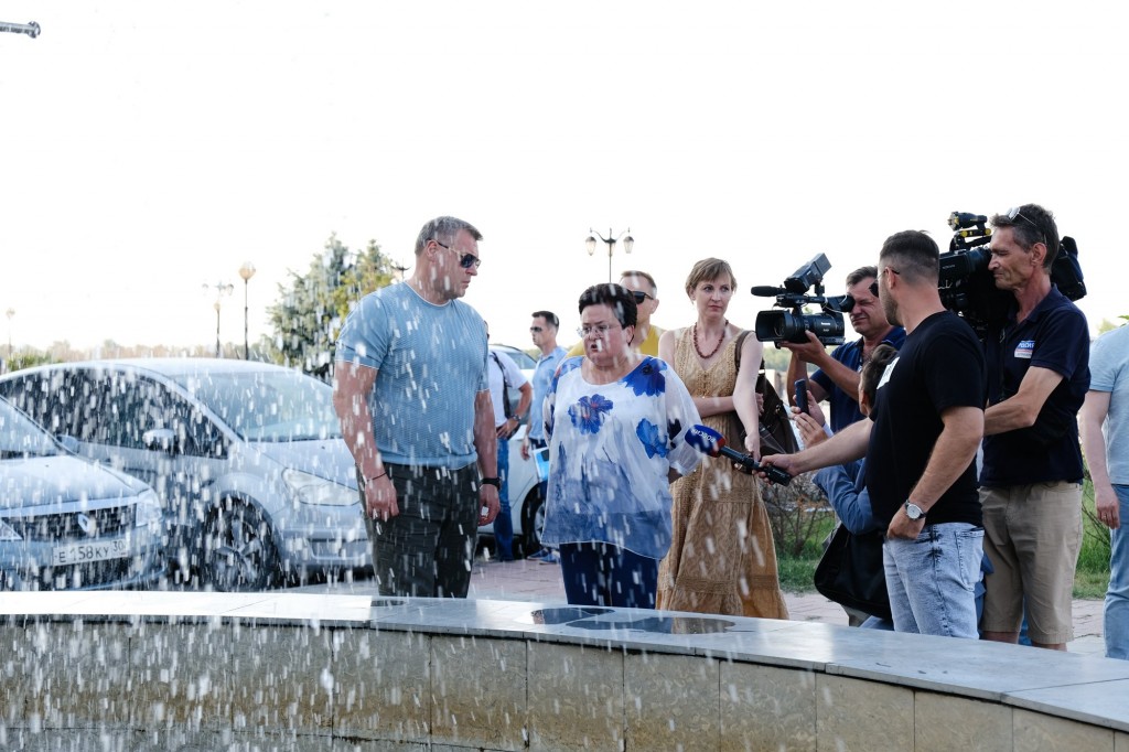 5 После запуска фонтанов в Астрахани снизился напор воды в соседних домах