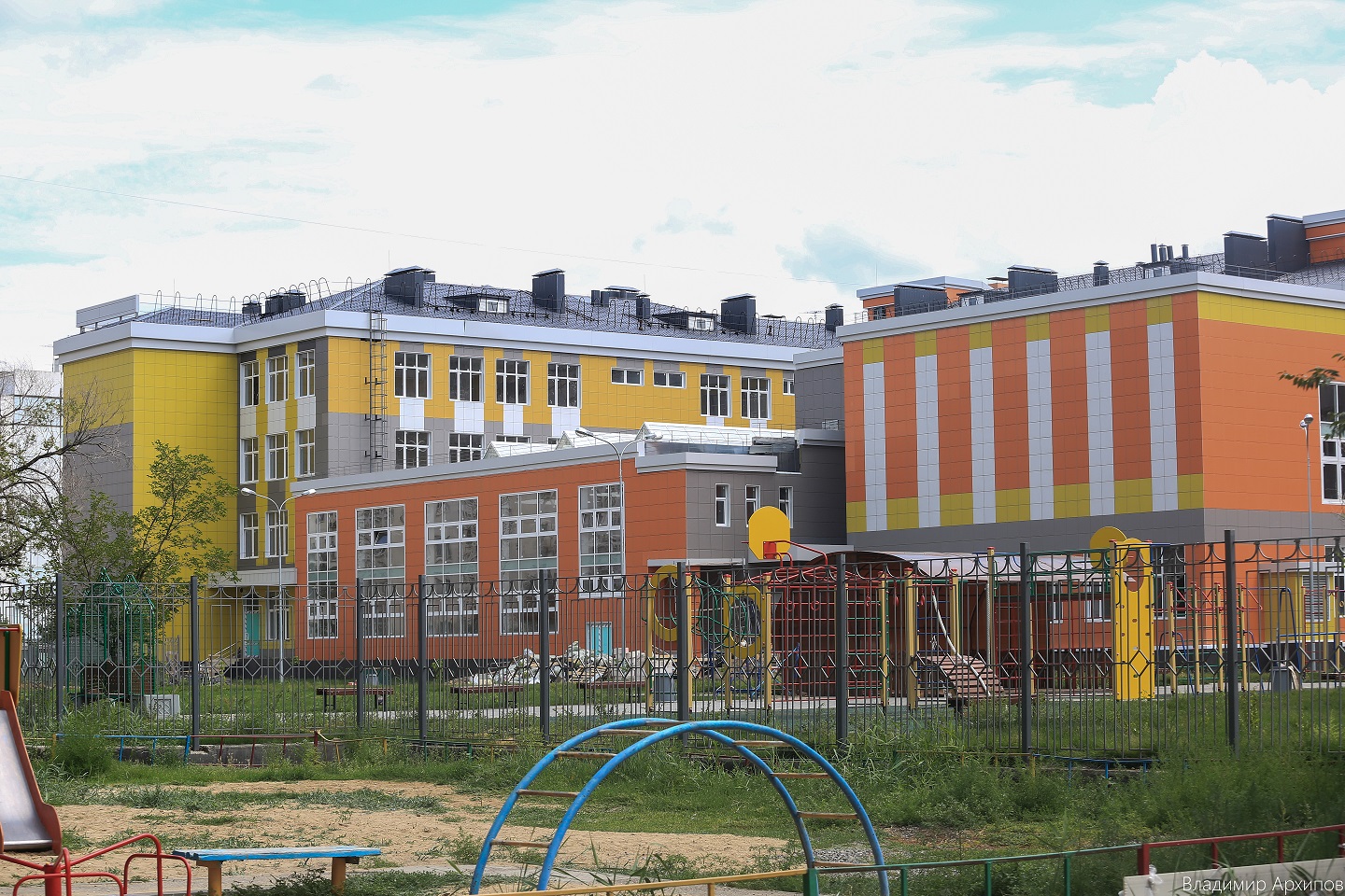 школа на ул. 2-я Зеленгинская в Астрахани