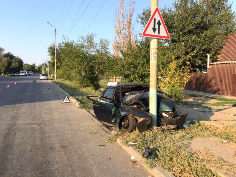 В Астрахани погибла пассажирка влетевшей в опору ЛЭП «Лады»