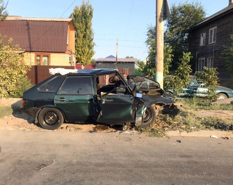 на лэп 3 В Астрахани погибла пассажирка влетевшей в опору ЛЭП «Лады» со спящим водителем