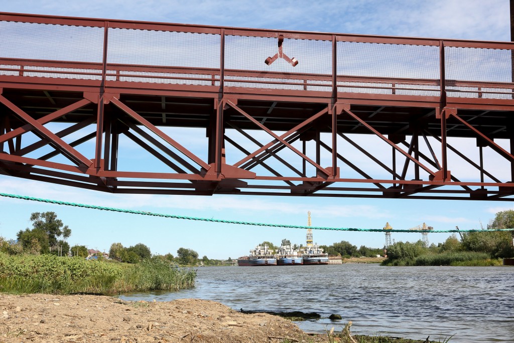 Мост через Серебряную Воложку в Астрахани