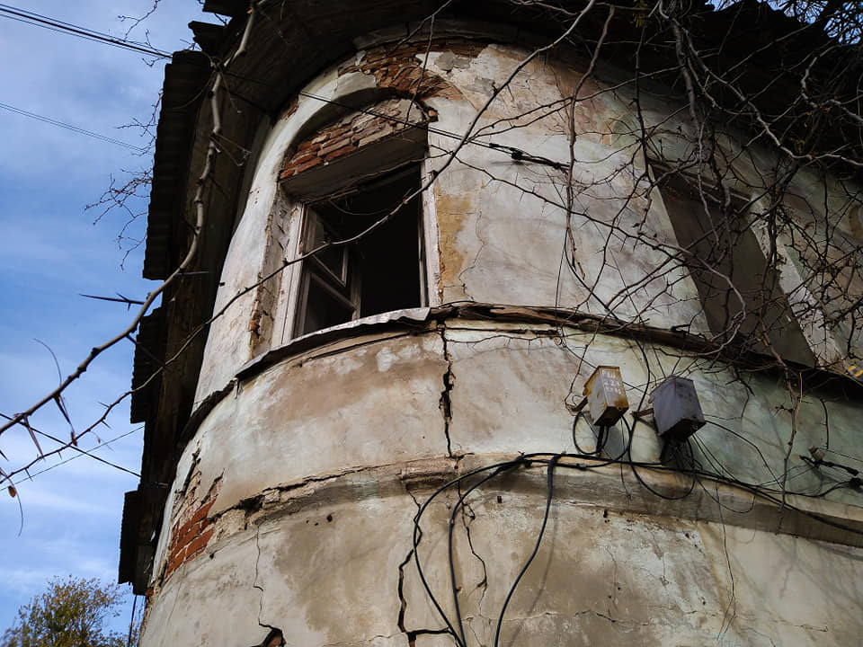 Красильниковой в Астрахани 4 Жилой дом-памятник архитектуры в Астрахани под угрозой обрушения