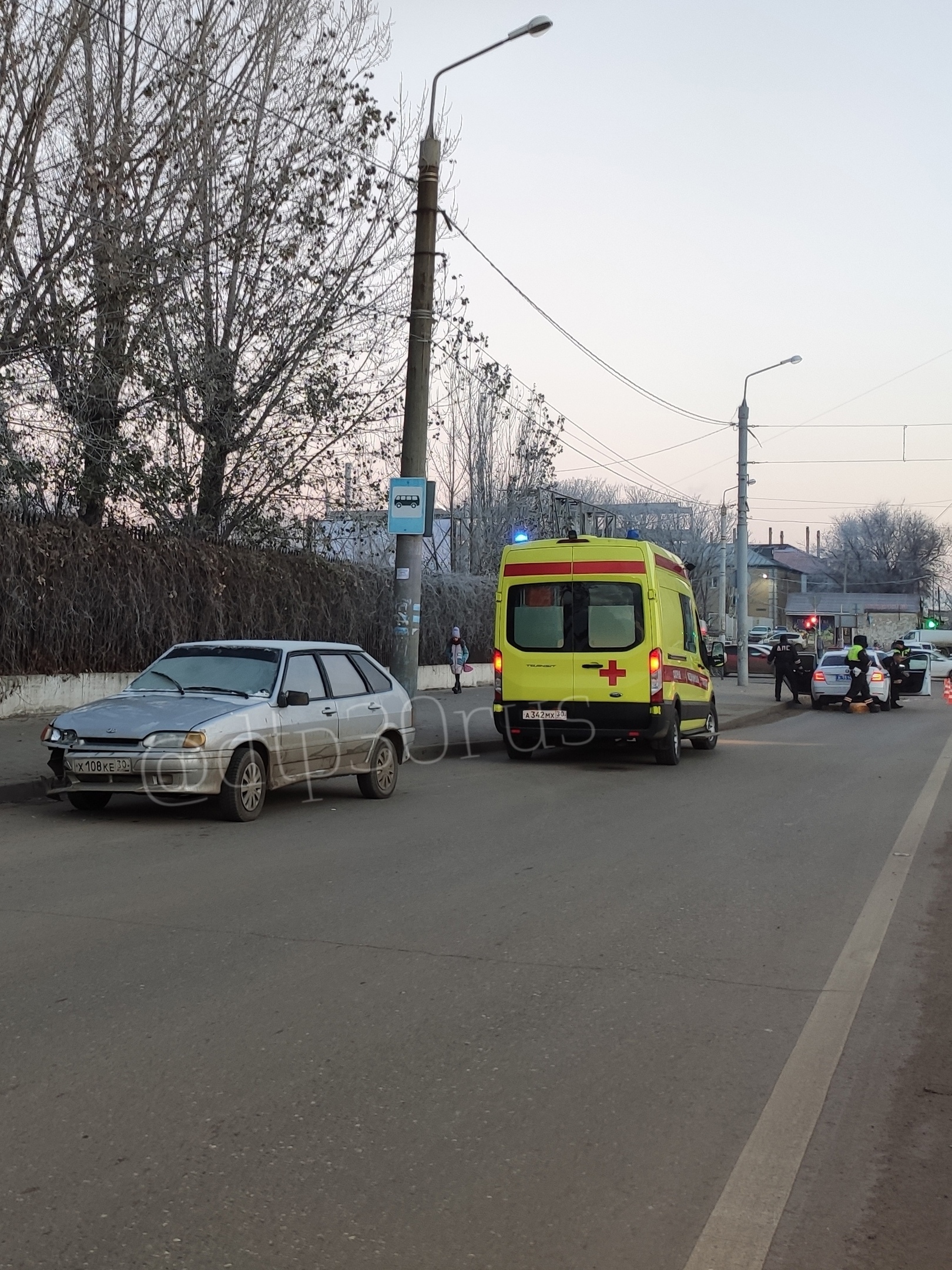 В Астрахани под колесами автомобиля погибла 69-летняя женщина | 26.11.2021  | Астрахань - БезФормата