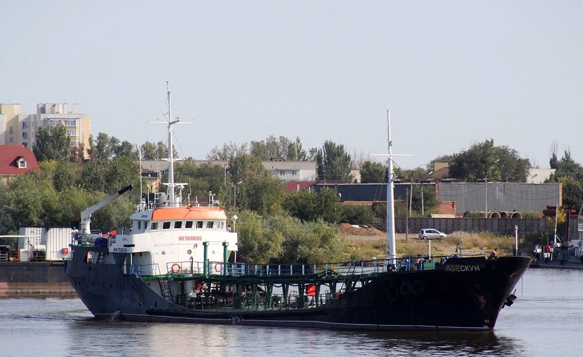судно село на мель в Астраханской области