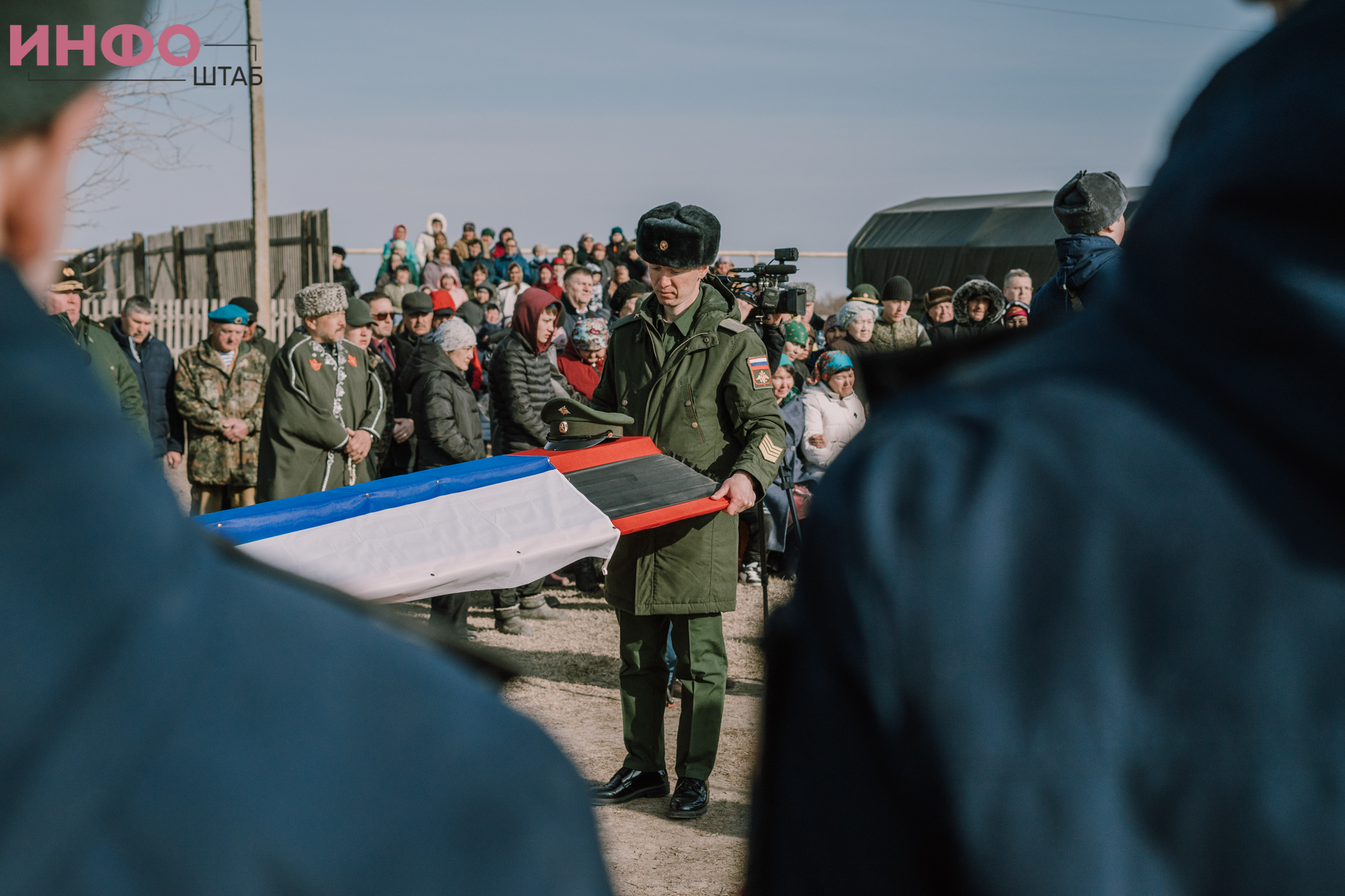DSC05435 Знаете, каким он парнем был! Прошел митинг памяти погибшего на Украине солдата-астраханца