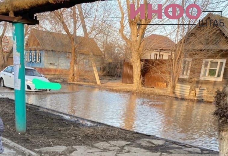 “Обращаюсь к администрации Астрахани”: на одной из улиц города образовался вселенский потоп