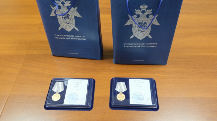 Два астраханца получили медали за задержание сбежавшего из колонии насильника