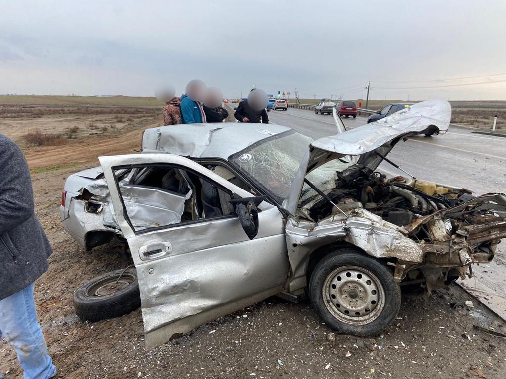 Массовое ДТП на трассе в Астраханской области: есть пострадавшие