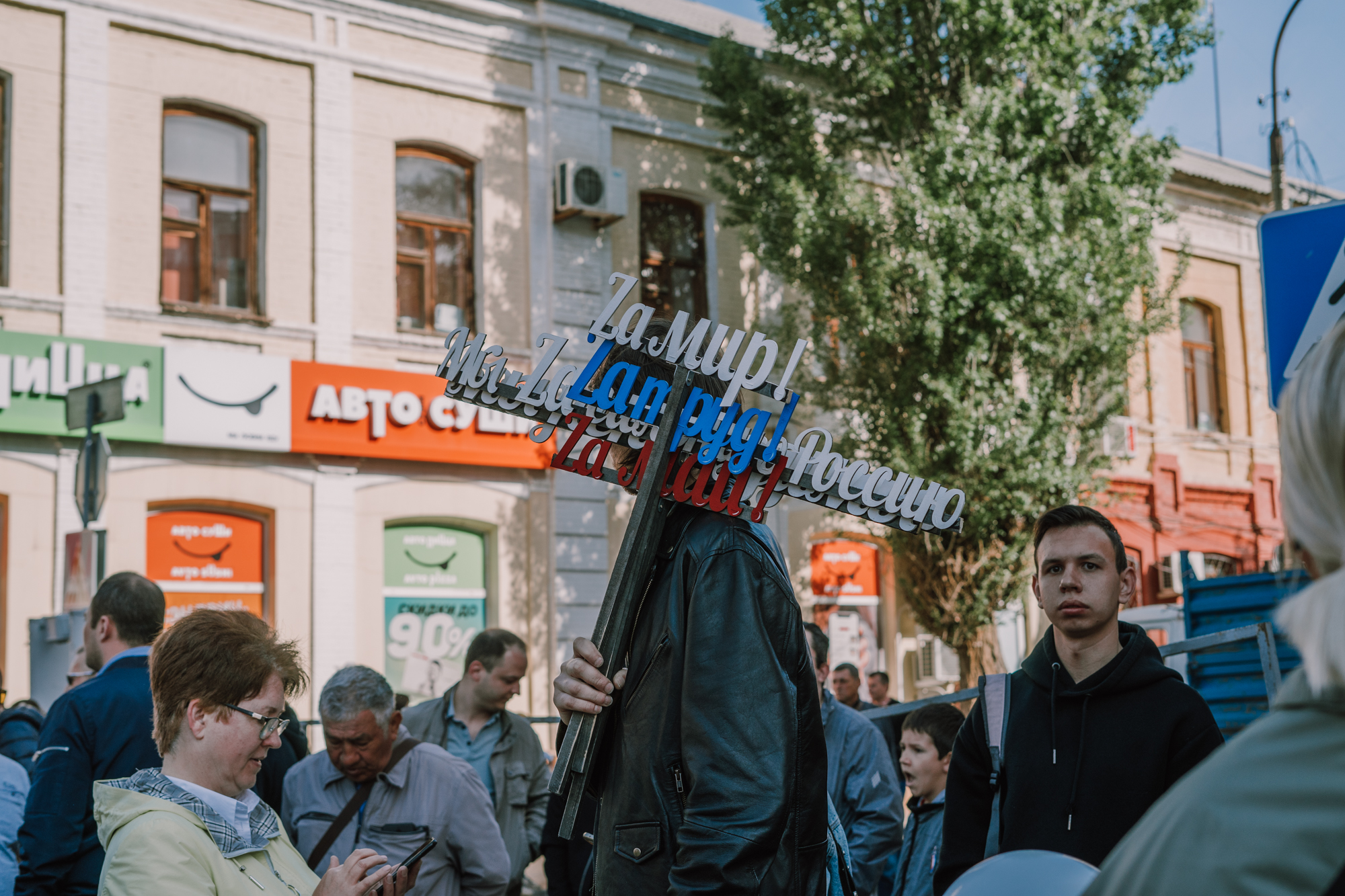 Торжественное первомайское шествие в Астрахани: как это было