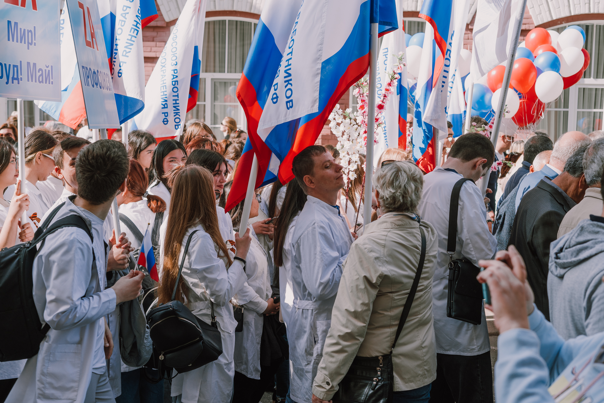 DSC07595 Торжественное первомайское шествие в Астрахани: как это было
