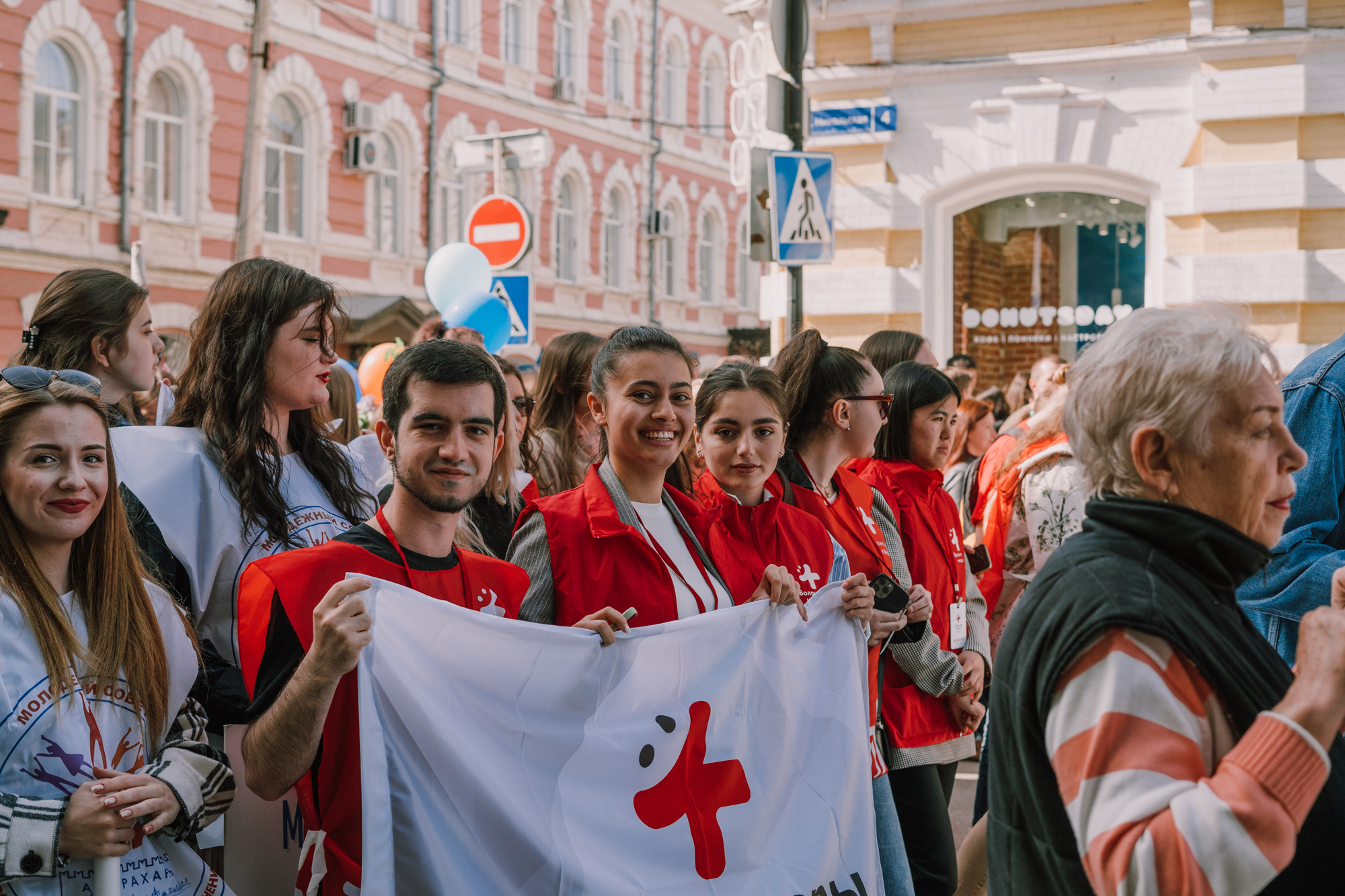 DSC07623 Торжественное первомайское шествие в Астрахани: как это было