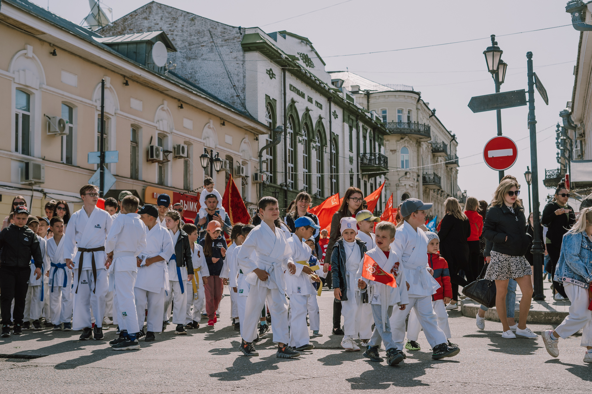 DSC07783 Торжественное первомайское шествие в Астрахани: как это было