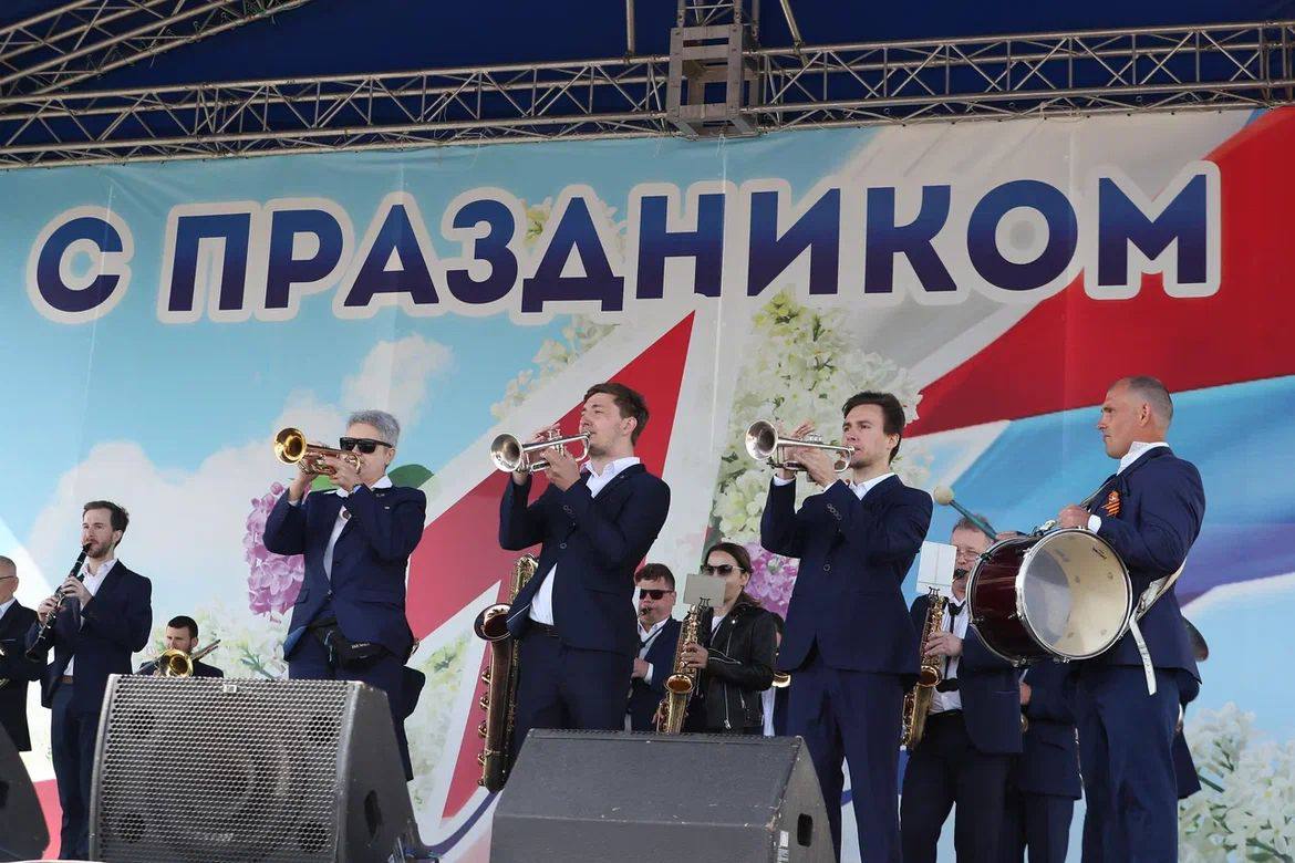 Игорь Бабушкин поздравил астраханцев с праздником весны и труда 