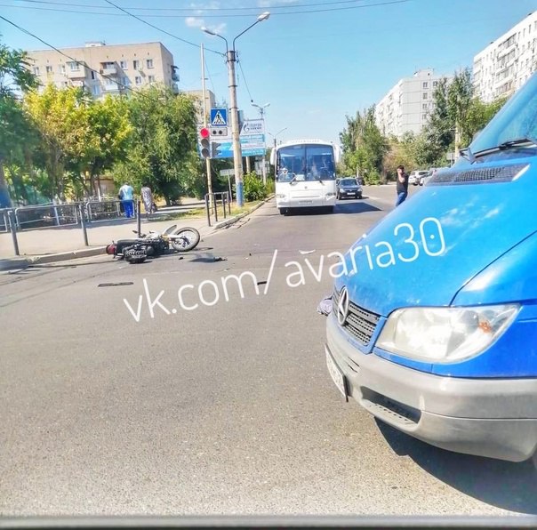 Неуступчивый водитель в Астрахани сбил мотоциклиста 