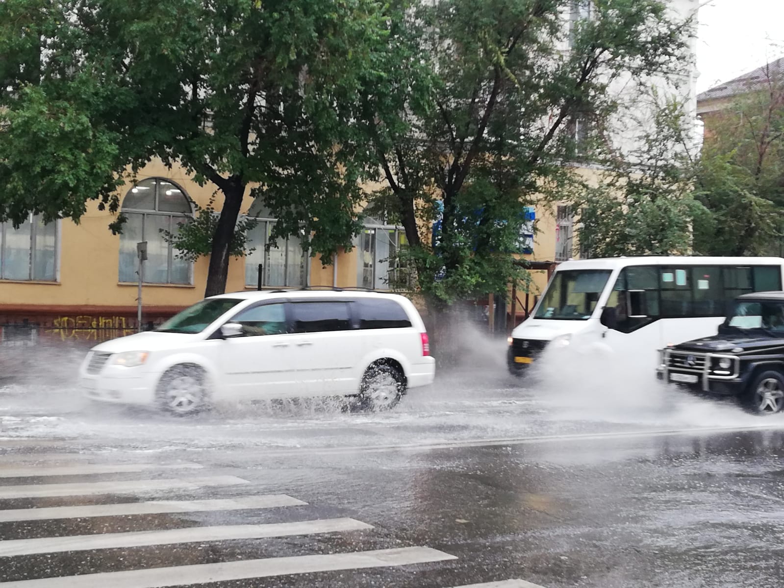 В Астрахани из-за дождя отменили празднования Дня города | 17.09.2023 |  Астрахань - БезФормата