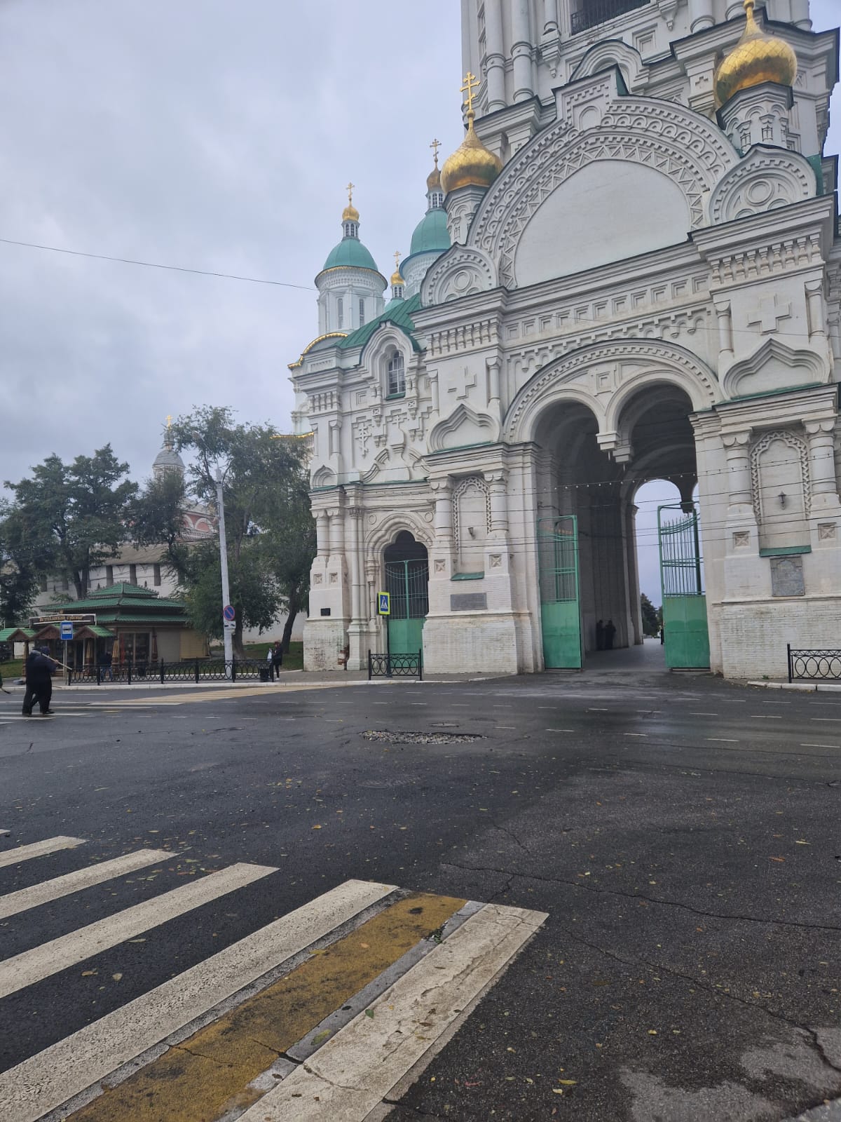 WhatsApp Image 2022 10 25 at 09.34.17 Яма около Астраханского кремля временно исчезла