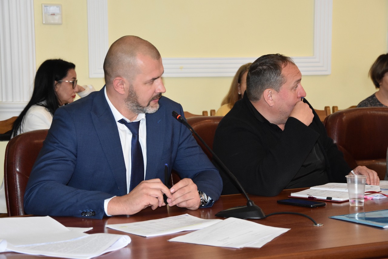 4 Депутаты Астрахани позволили чиновникам включиться в сомнительную игру с остановками