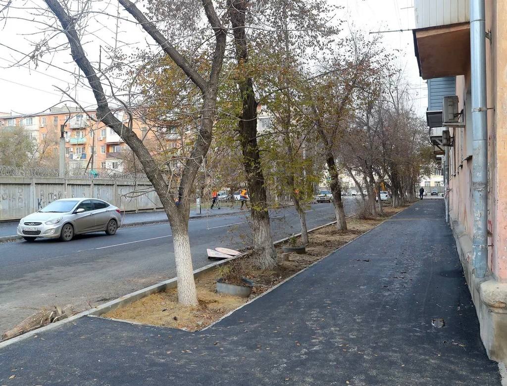 1 Во что превратились две улицы в Астрахани перед приездом губернатора