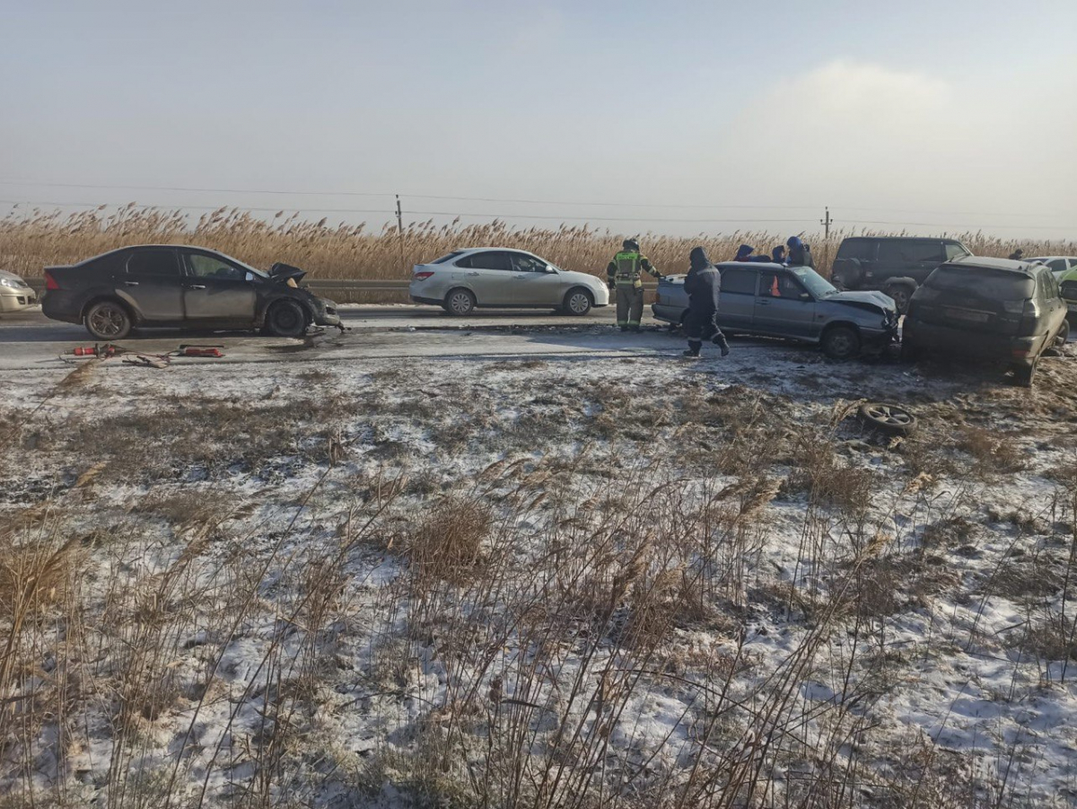 3 астраханца пострадали в столкновении четырех автомобилей | 09.01.2023 |  Астрахань - БезФормата