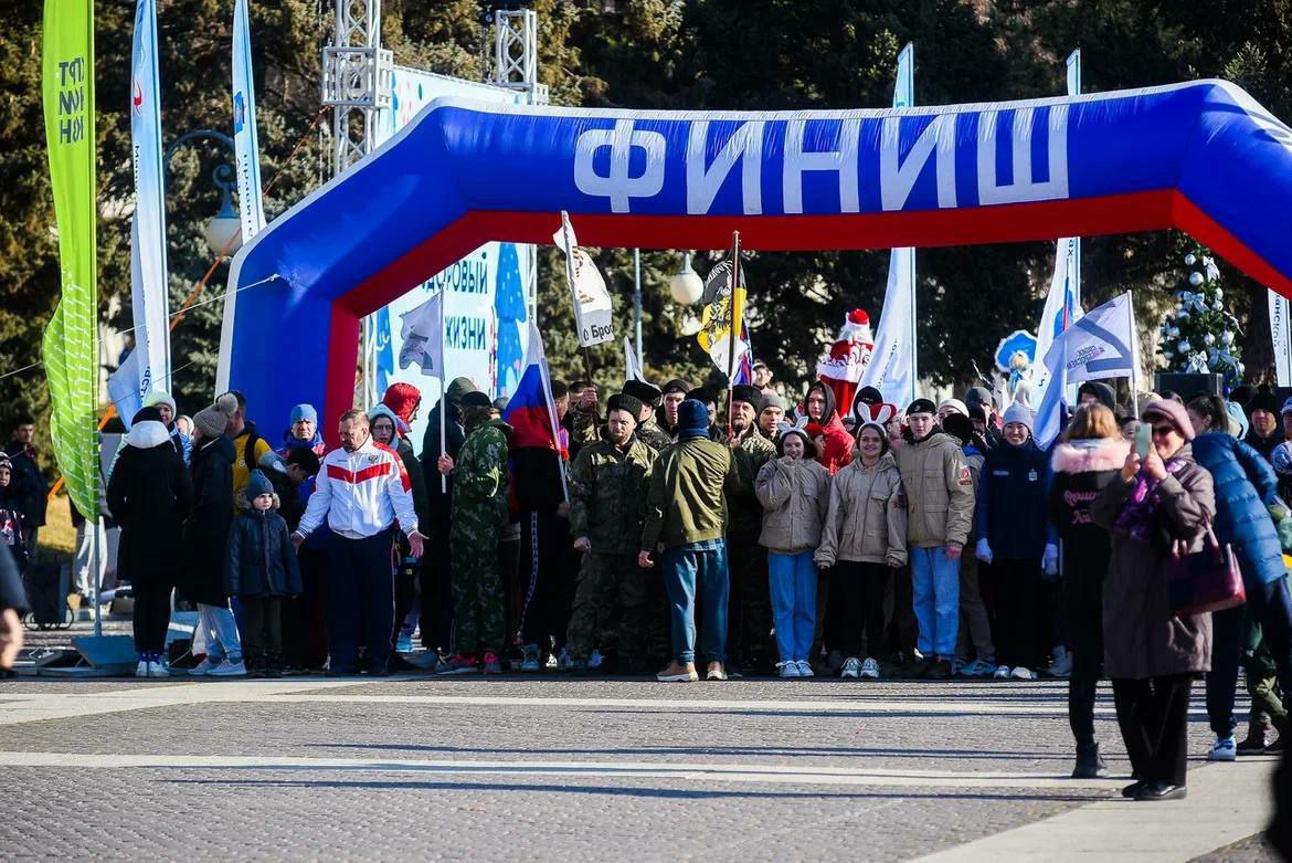 Зачем в первый день 2023 года в Астрахани массово собрались люди в  спортивных костюмах | 01.01.2023 | Астрахань - БезФормата