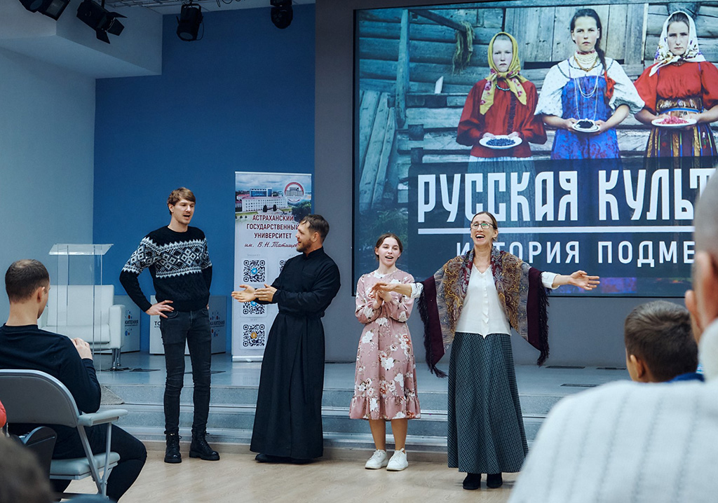 DSCF6593 Астраханцам показали фильм о сломанной русской культуре