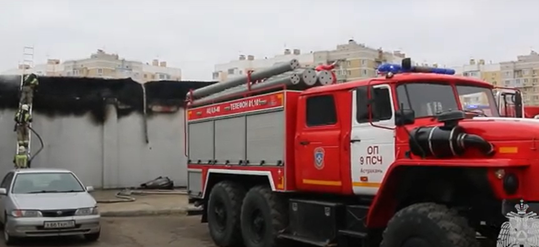 В крупном пожаре в астраханском автосервисе пострадал человек | 09.03.2023  | Астрахань - БезФормата