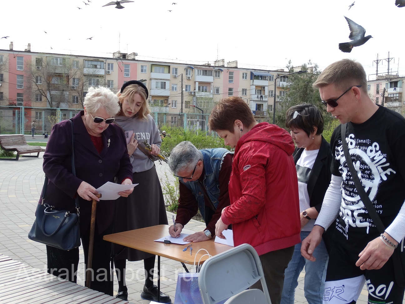 Астраханцы в третий раз вышли на митинг против бродячих собак | 09.04.2023  | Астрахань - БезФормата