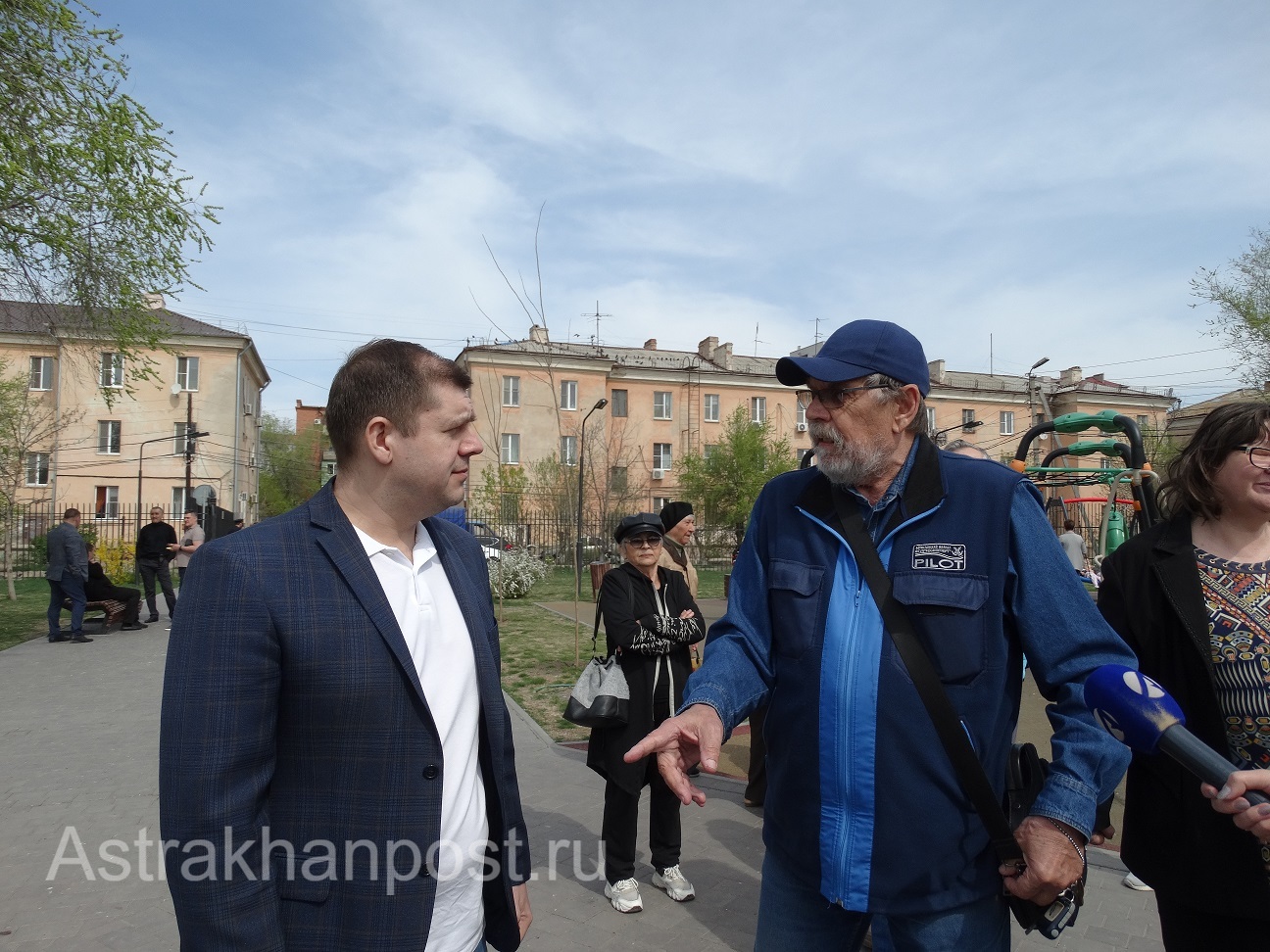 Астраханцы в третий раз вышли на митинг против бродячих собак | 09.04.2023  | Астрахань - БезФормата