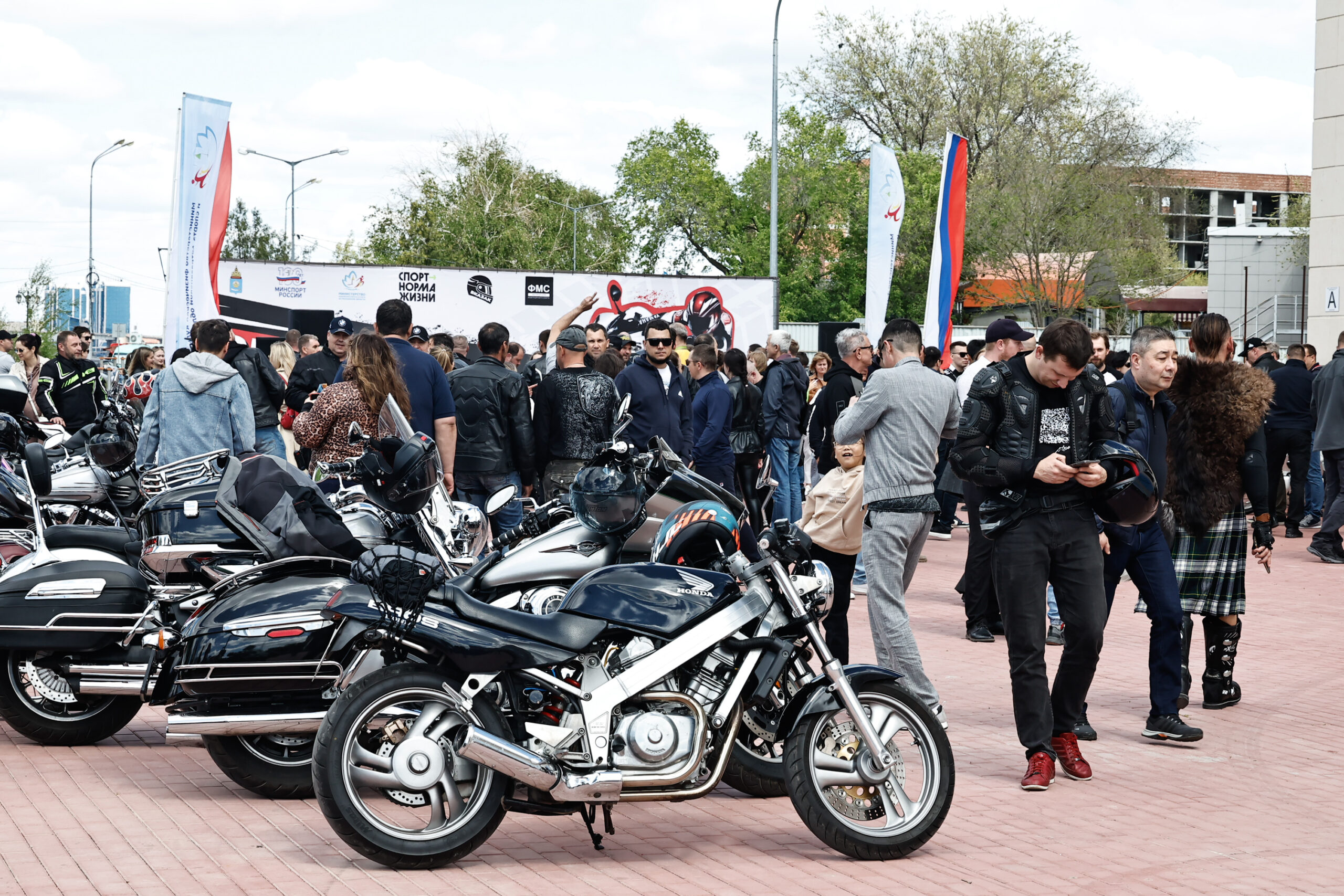 Более 500 астраханцев открыли мотосезон в Астрахани | 23.04.2023 | Астрахань  - БезФормата