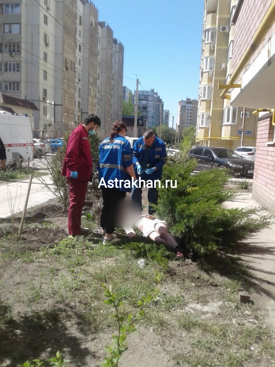 Под окнами многоэтажки нашли труп астраханки | 17.04.2023 | Астрахань -  БезФормата