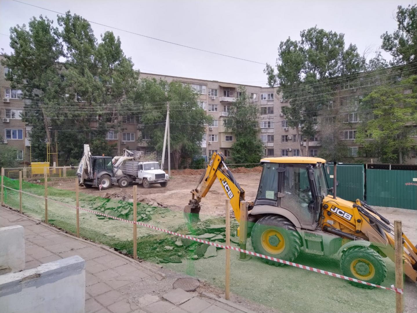 В Астрахани началось благоустройство двух новых скверов | 17.05.2023 |  Астрахань - БезФормата