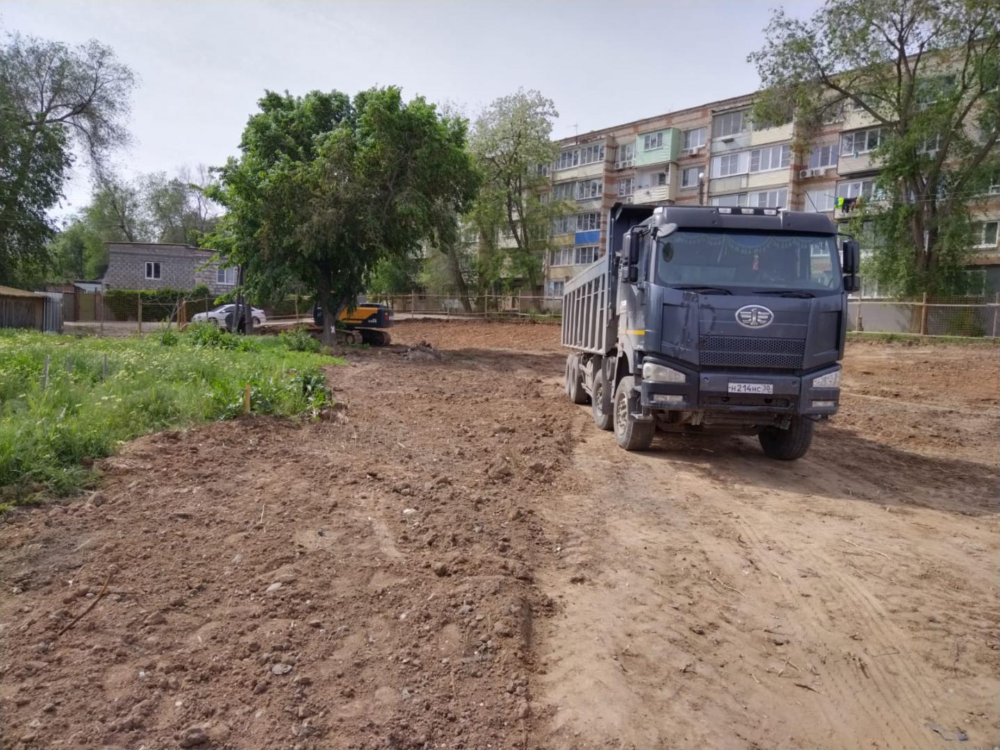 В Астрахани началось благоустройство двух новых скверов