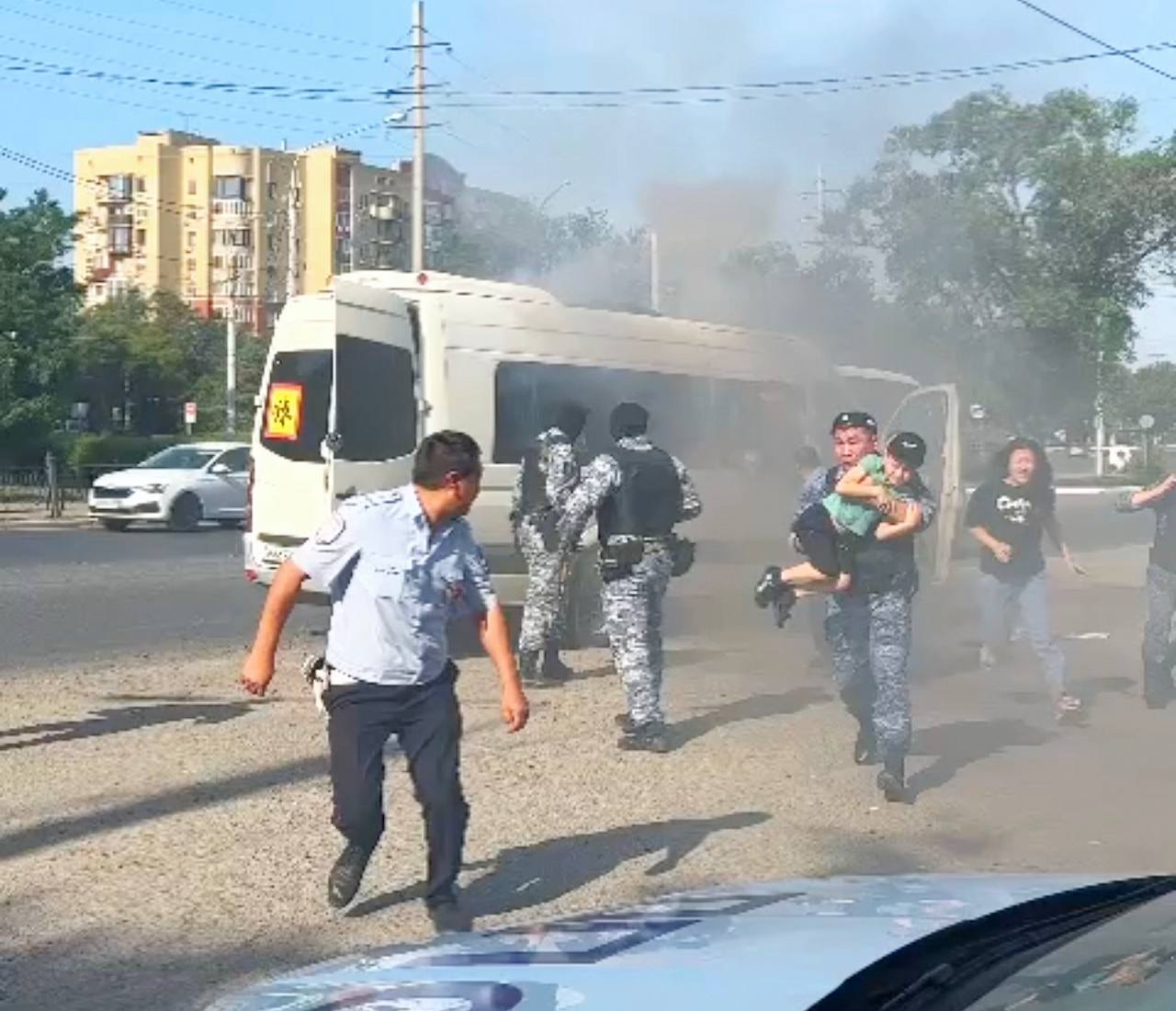 Четырех пассажиров спасли из горящей маршрутки в Астрахани