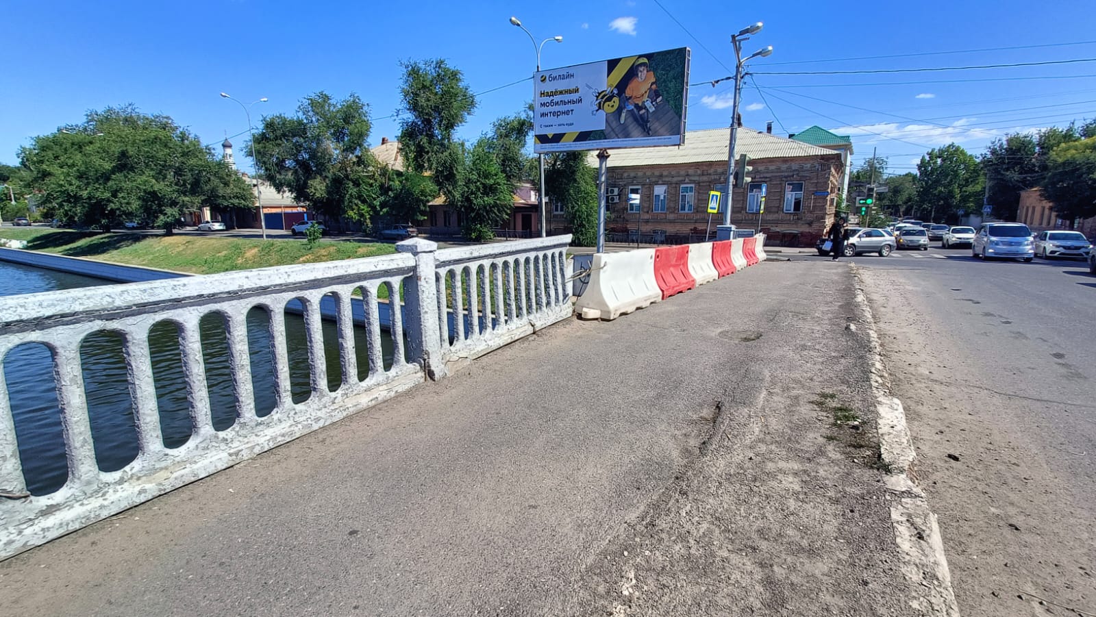 Троицкий мост в Астрахани после ДТП