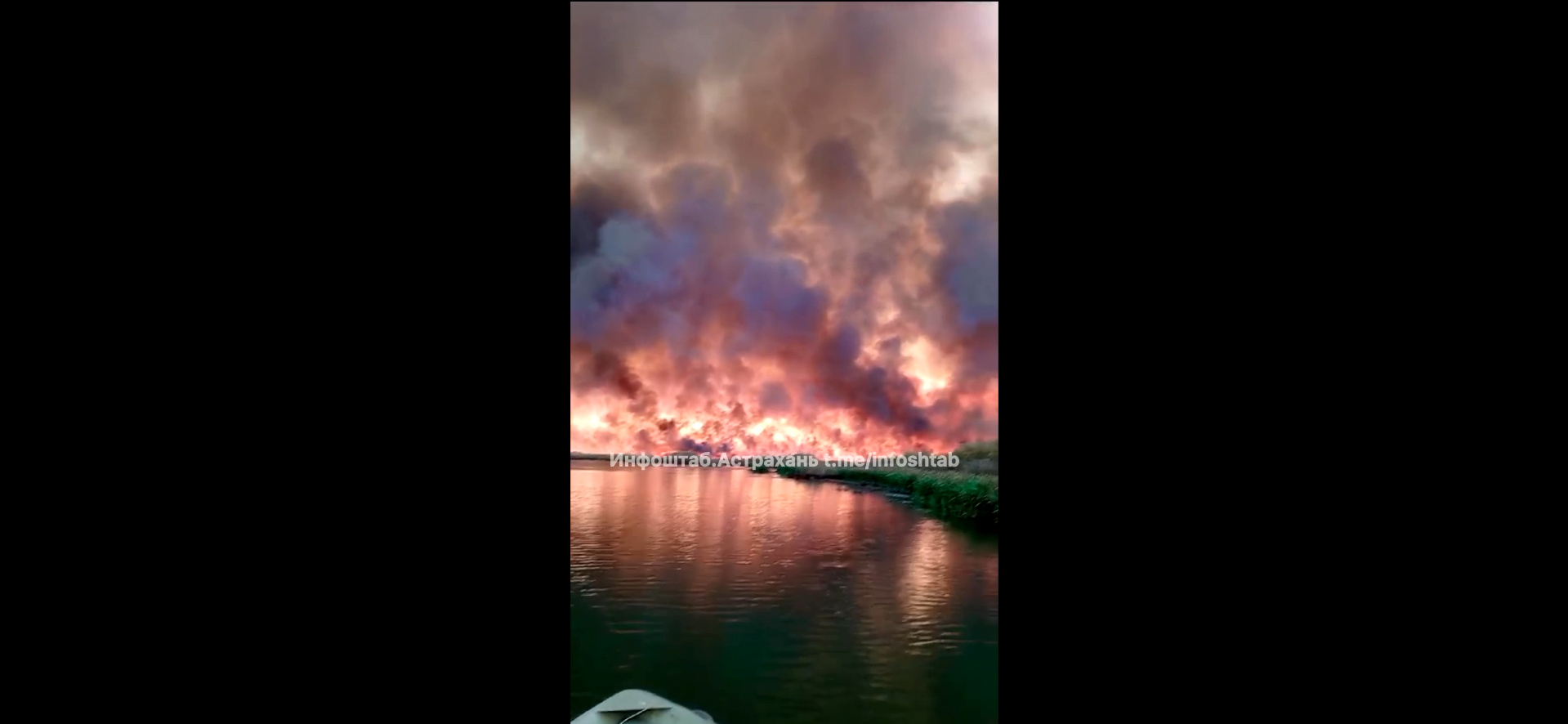 Огненный ад сняли на видео в Астраханской области: горит Белинский банк