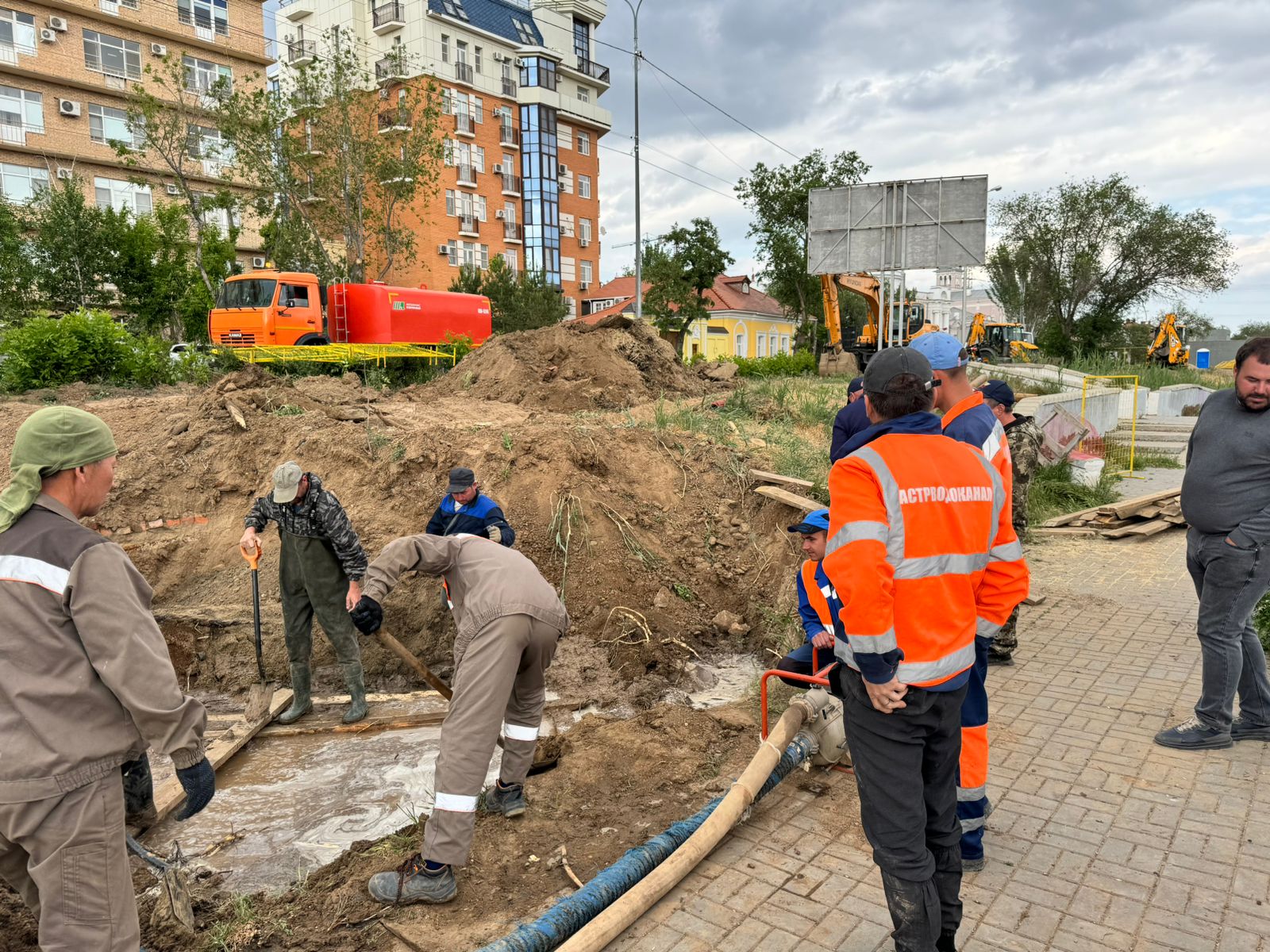 Из-за течи на водопроводе воду снова отключат многим жителям Астрахани