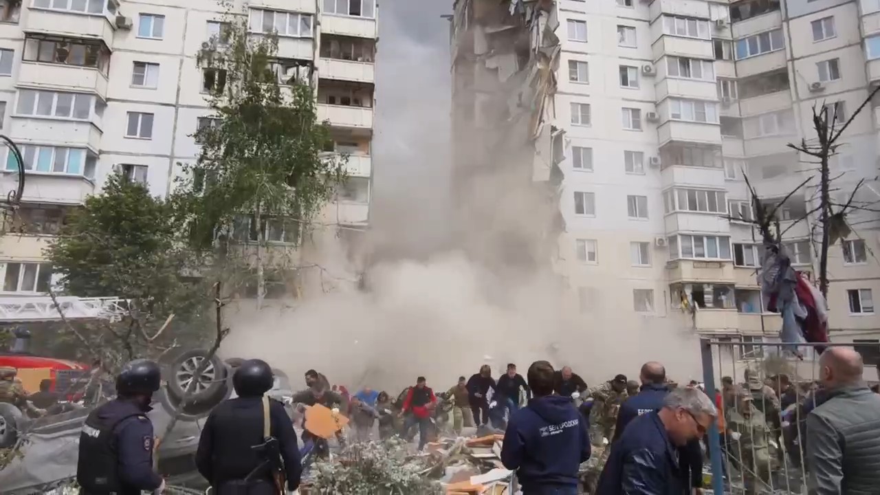 В Белгороде после обстрела ВСУ обрушился подъезд жилой десятиэтажки |  12.05.2024 | Астрахань - БезФормата