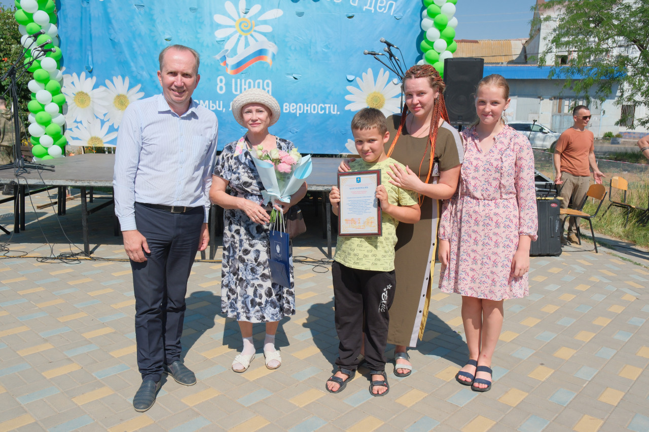 В Астрахани отметили День семьи, любви и верности | 08.07.2024 | Астрахань  - БезФормата